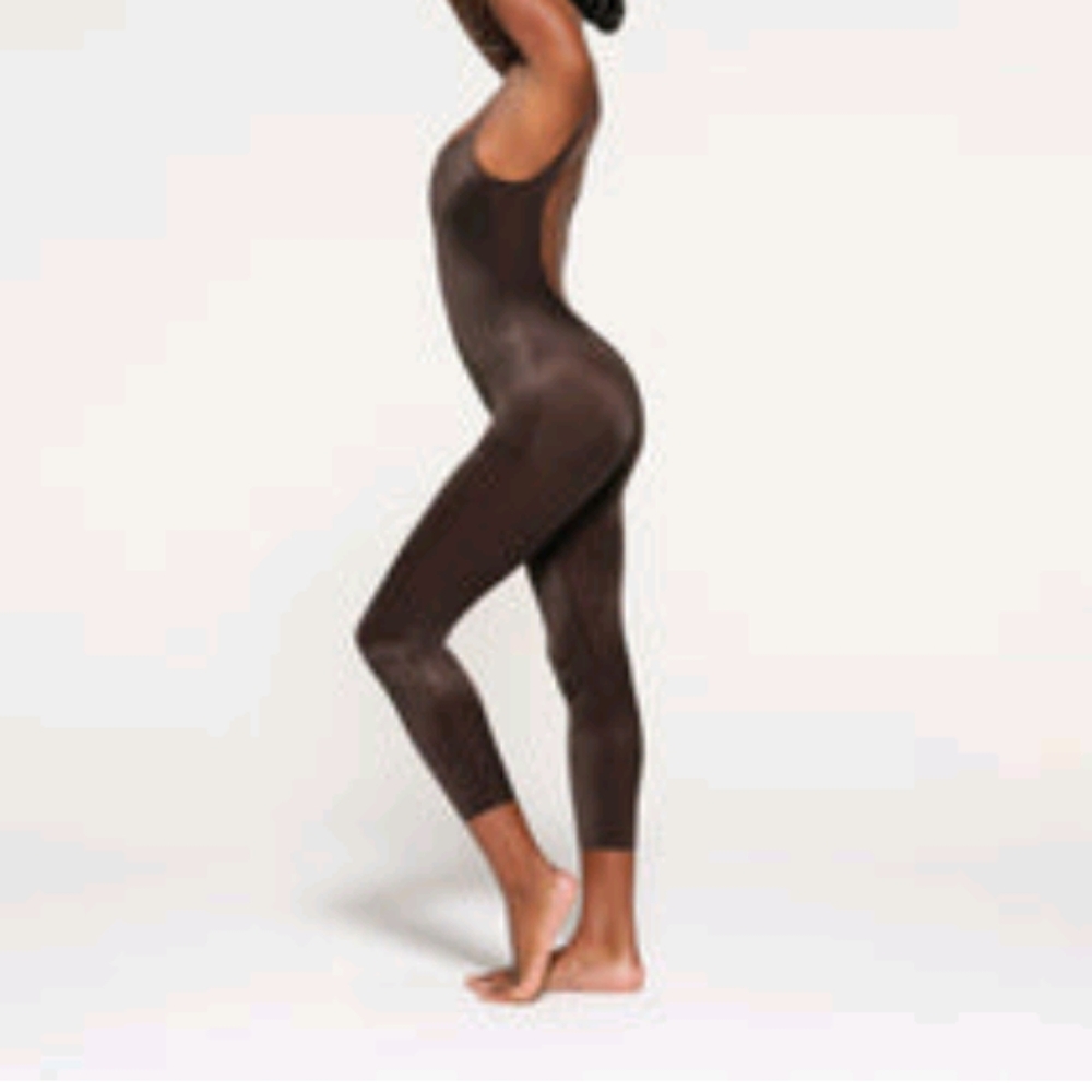 Skims barely there shape wear low back catsuit in Expresso size large nwt